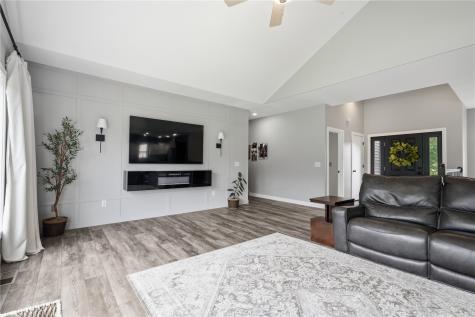 7977 218th Avenue Martelle IA 52305