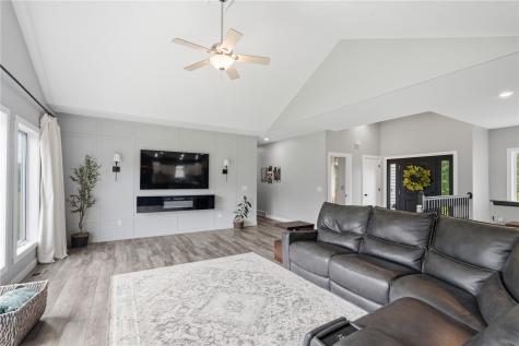 7977 218th Avenue Martelle IA 52305