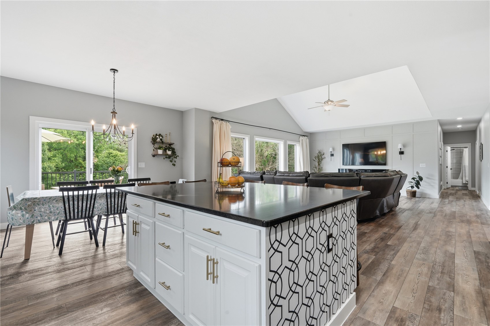 7977 218th Avenue Martelle IA 52305