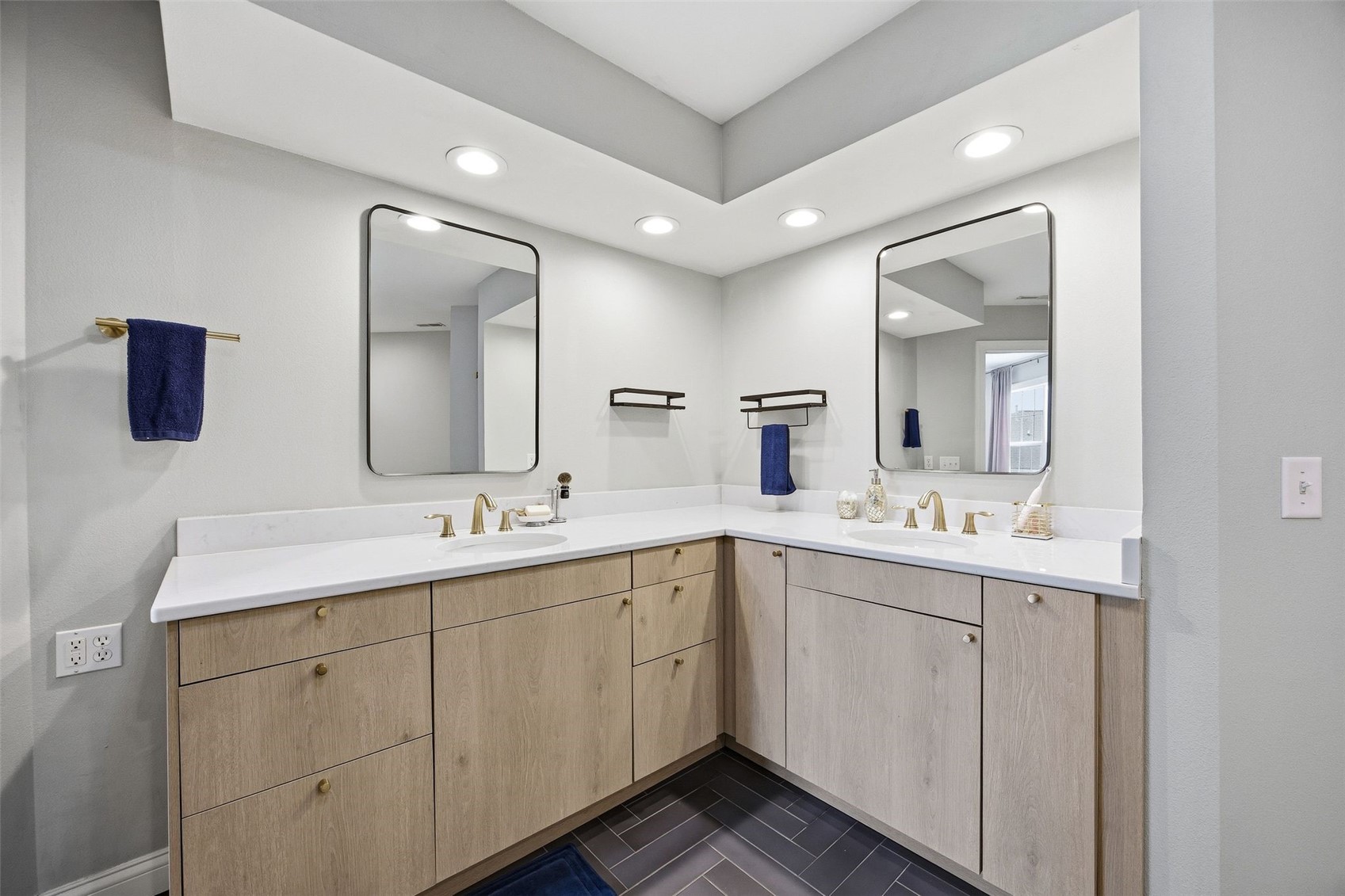 570 Landau Street Robins IA 52328