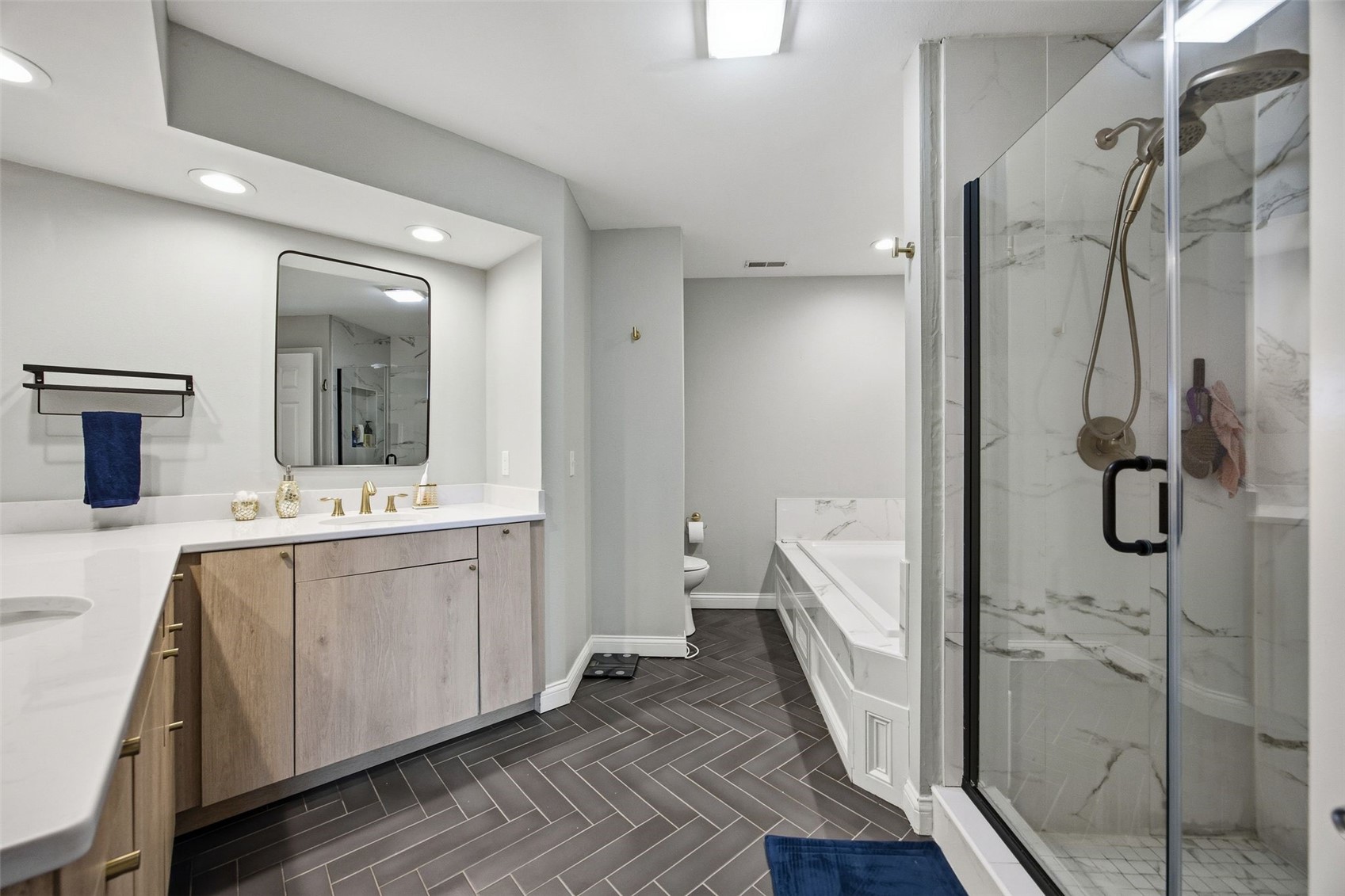 570 Landau Street Robins IA 52328