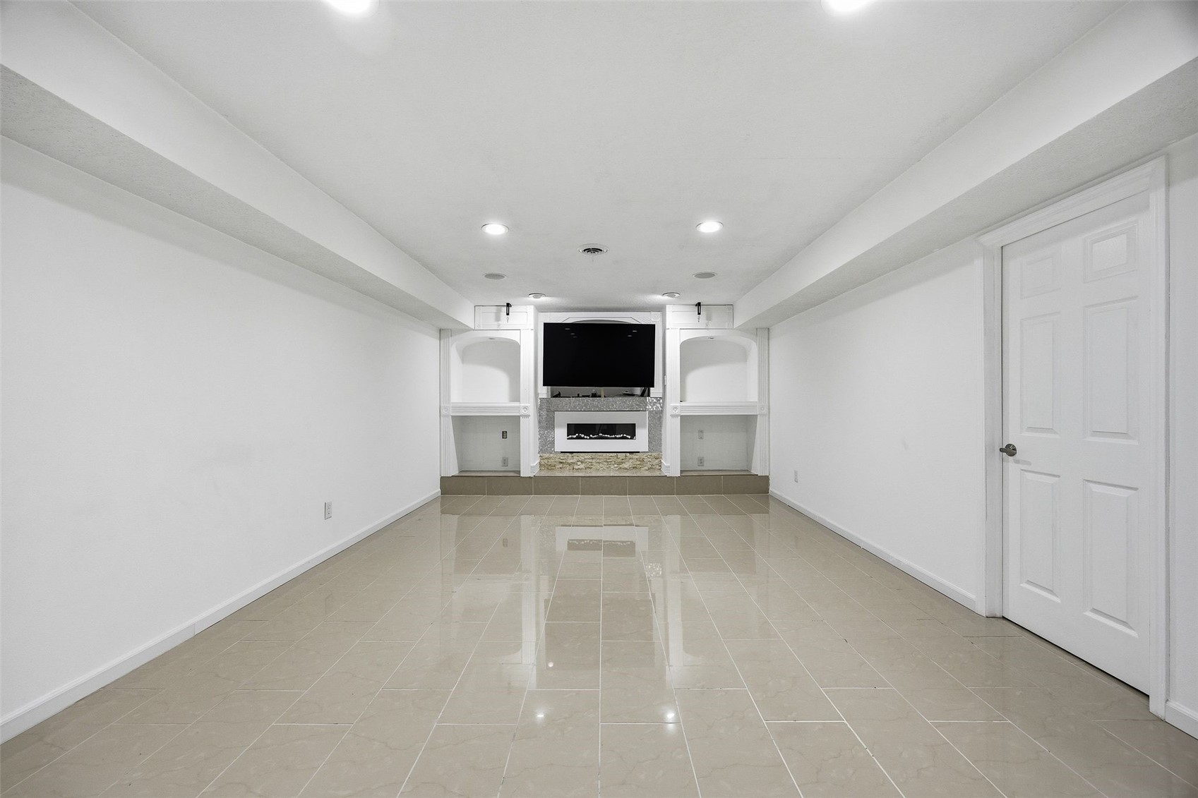 570 Landau Street Robins IA 52328