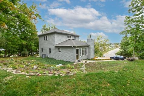 2141 Coldstream Avenue NE Cedar Rapids IA 52402