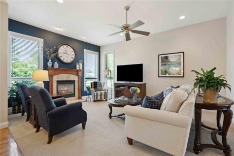 345 Oak Park Drive Robins IA 52328