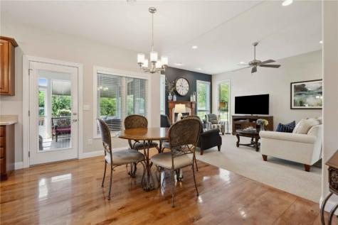 345 Oak Park Drive Robins IA 52328
