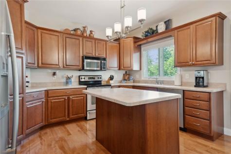 345 Oak Park Drive Robins IA 52328
