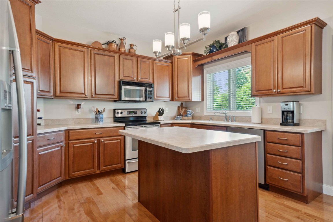 345 Oak Park Drive Robins IA 52328
