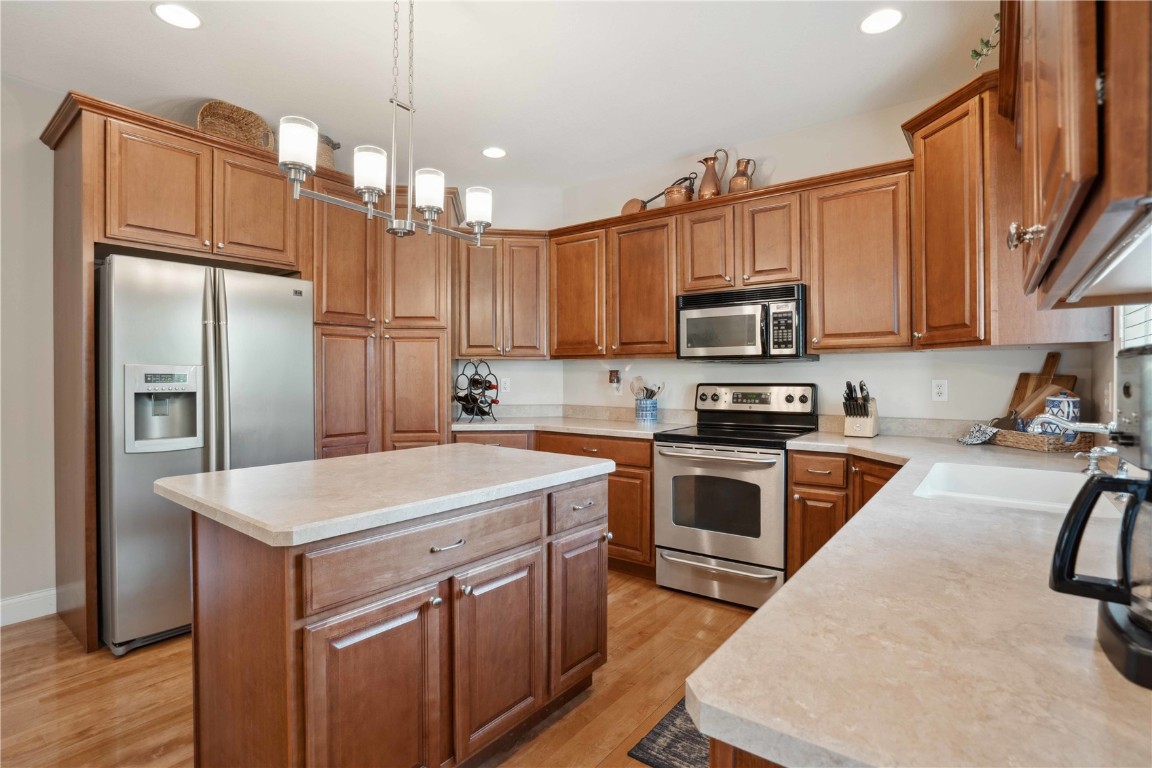 345 Oak Park Drive Robins IA 52328