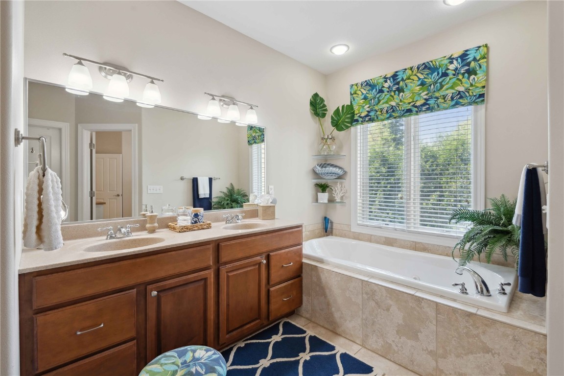 345 Oak Park Drive Robins IA 52328