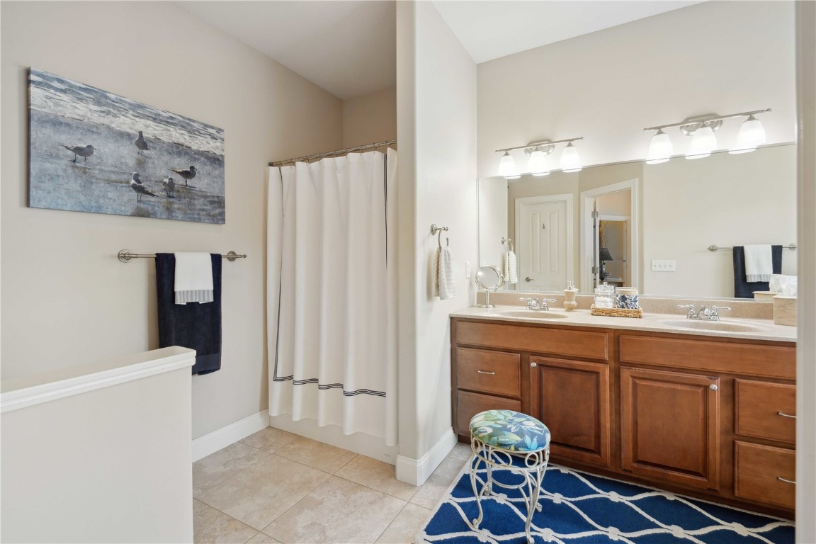 345 Oak Park Drive Robins IA 52328