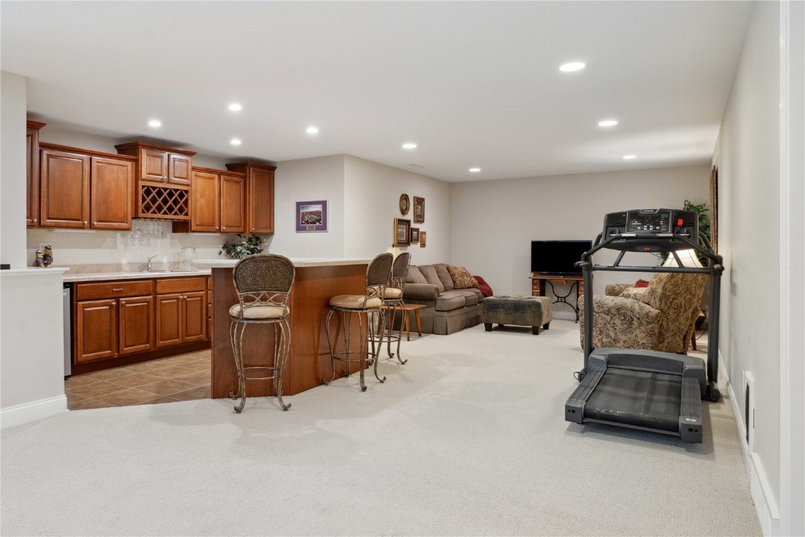 345 Oak Park Drive Robins IA 52328