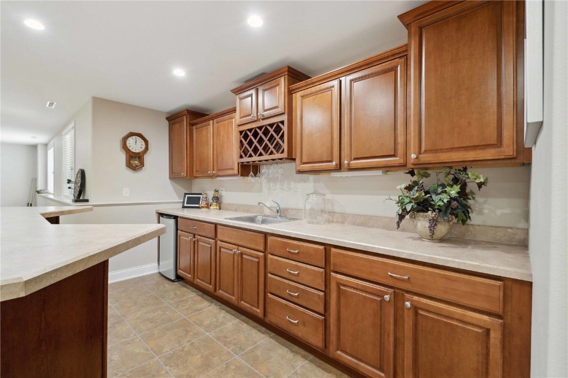 345 Oak Park Drive Robins IA 52328