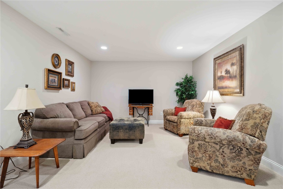 345 Oak Park Drive Robins IA 52328