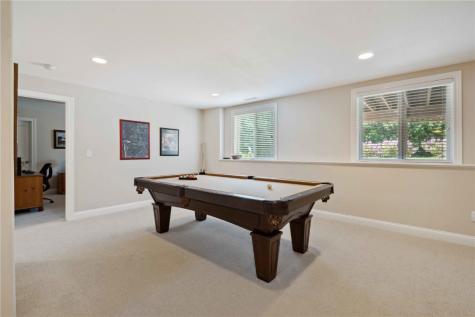 345 Oak Park Drive Robins IA 52328