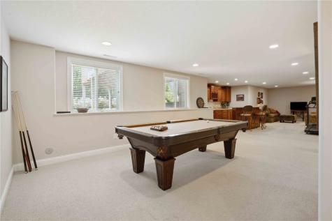 345 Oak Park Drive Robins IA 52328