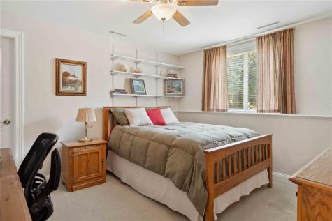 345 Oak Park Drive Robins IA 52328