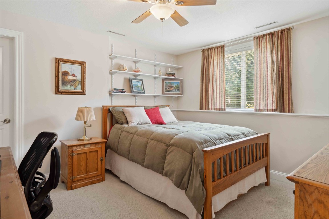 345 Oak Park Drive Robins IA 52328