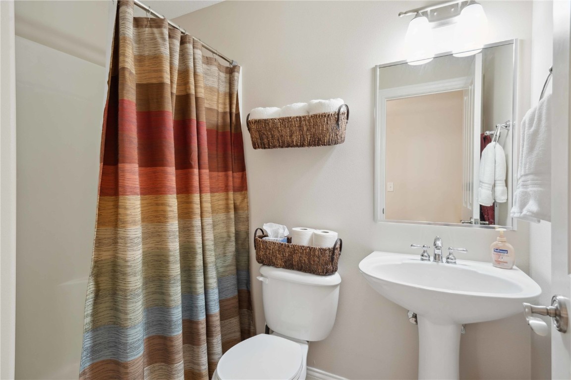 345 Oak Park Drive Robins IA 52328