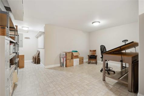 345 Oak Park Drive Robins IA 52328