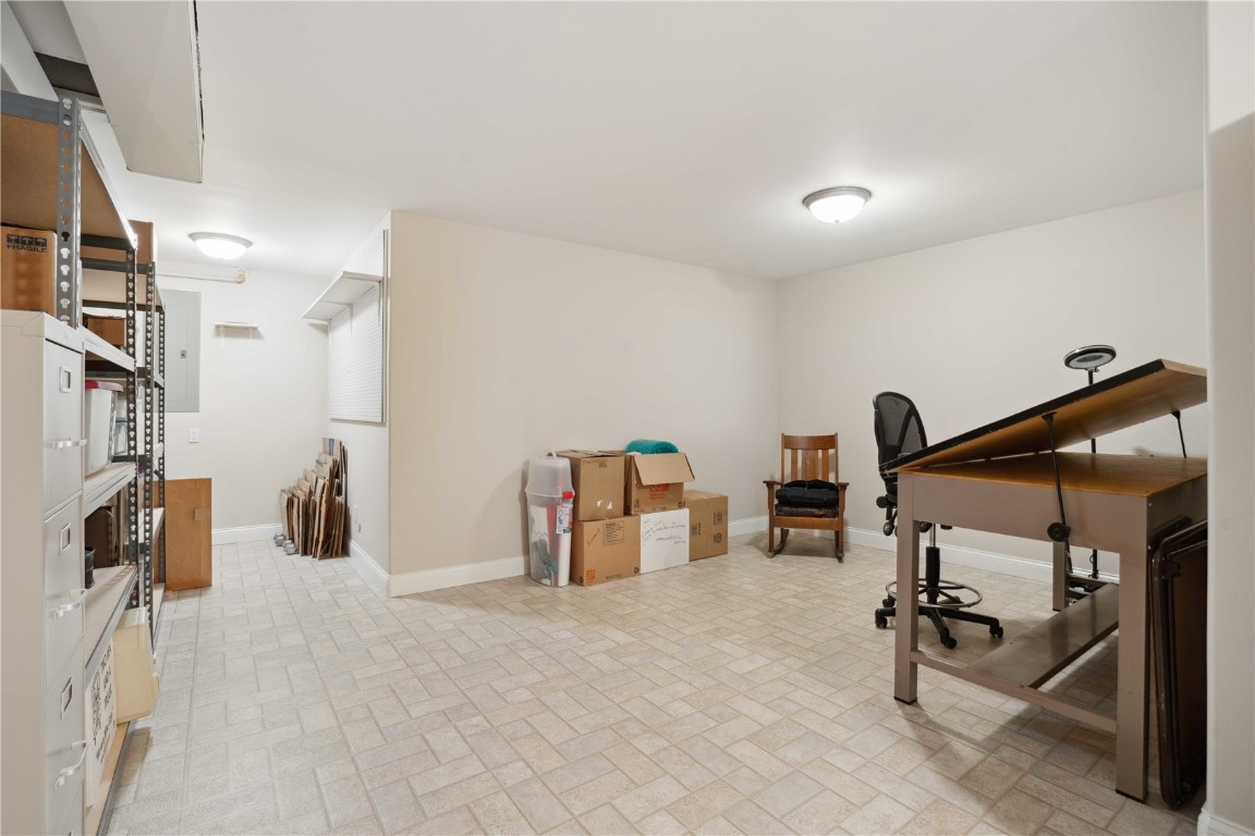 345 Oak Park Drive Robins IA 52328