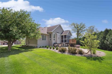 345 Oak Park Drive Robins IA 52328