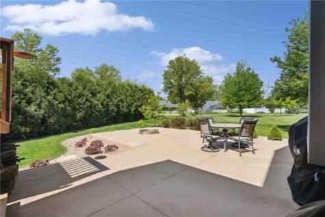 345 Oak Park Drive Robins IA 52328
