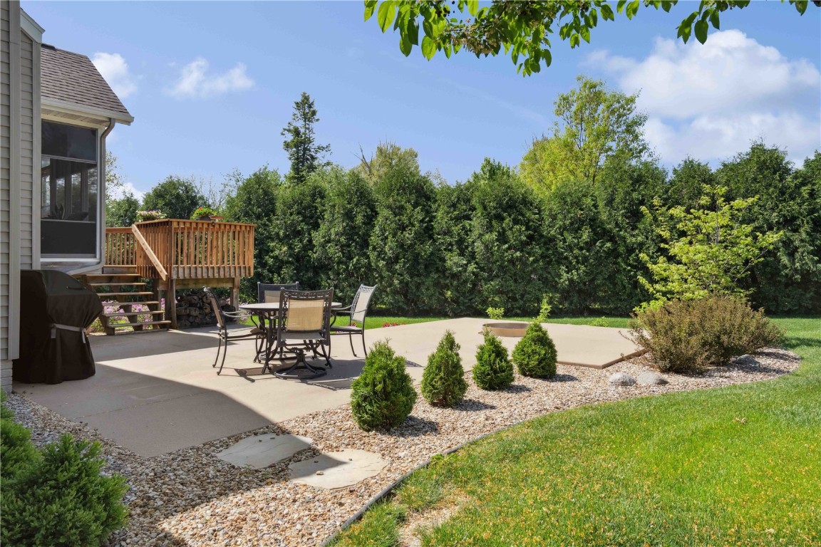 345 Oak Park Drive Robins IA 52328