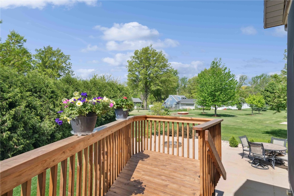 345 Oak Park Drive Robins IA 52328