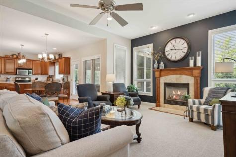 345 Oak Park Drive Robins IA 52328