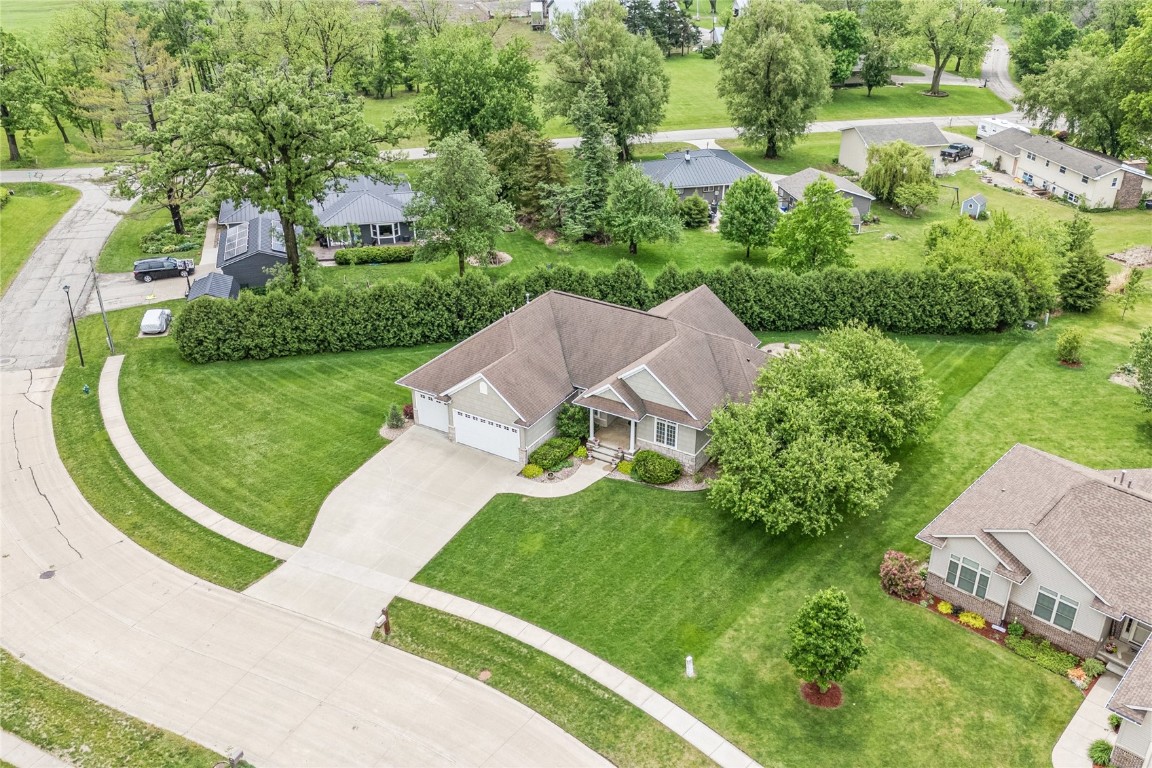345 Oak Park Drive Robins IA 52328