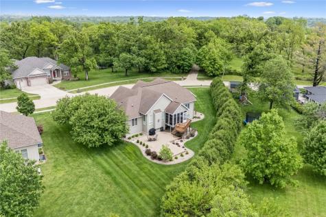 345 Oak Park Drive Robins IA 52328