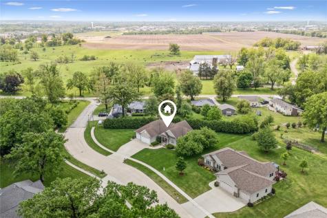 345 Oak Park Drive Robins IA 52328