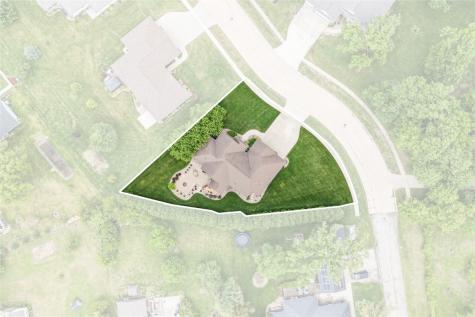 345 Oak Park Drive Robins IA 52328