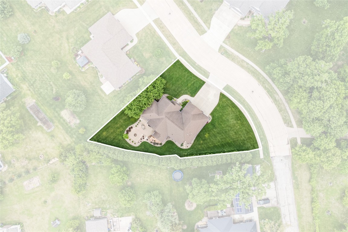 345 Oak Park Drive Robins IA 52328