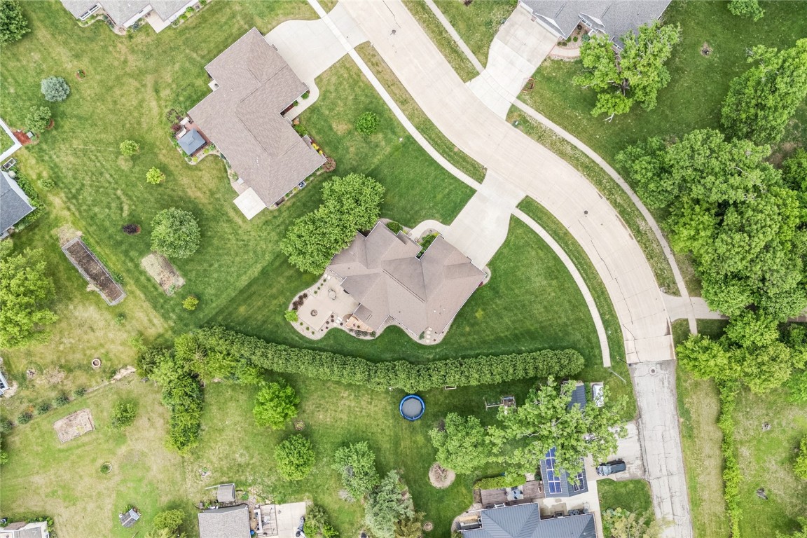 345 Oak Park Drive Robins IA 52328