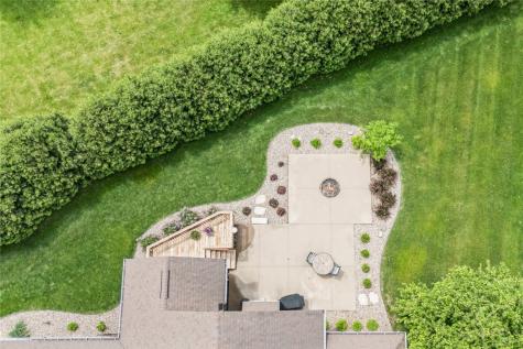 345 Oak Park Drive Robins IA 52328