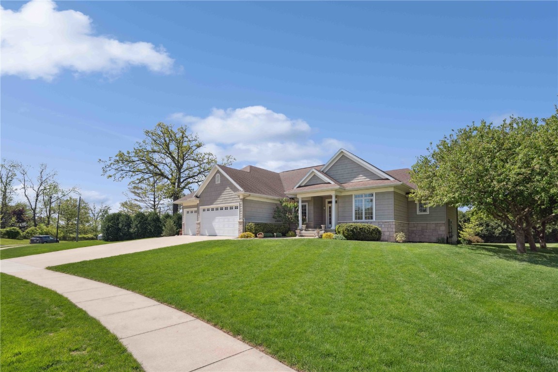 345 Oak Park Drive Robins IA 52328