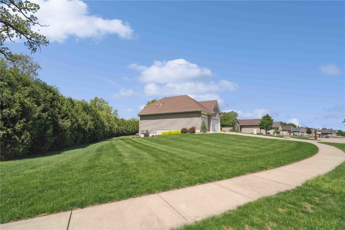 345 Oak Park Drive Robins IA 52328