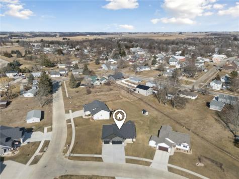 718 Pointer Circle Center Point IA 52213