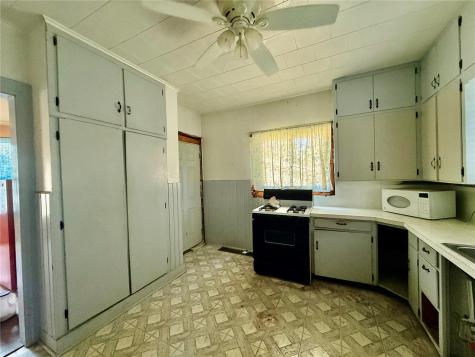 421 4th Avenue S Washington IA 52352