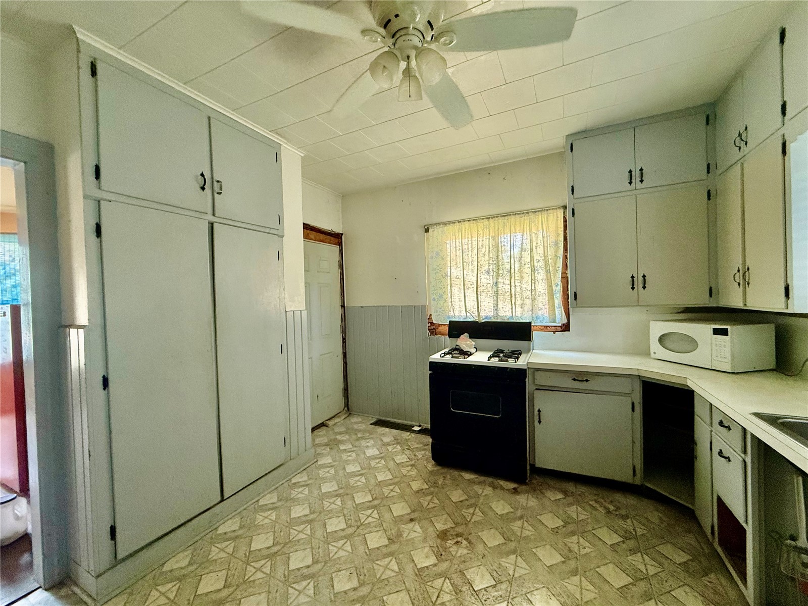 421 4th Avenue S Washington IA 52352