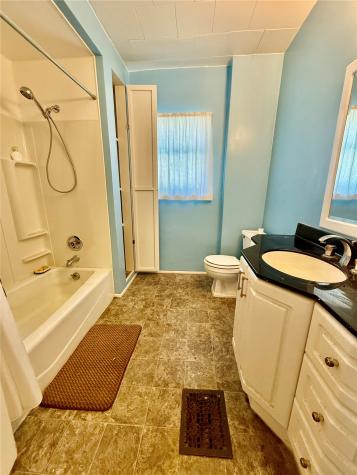 421 4th Avenue S Washington IA 52352
