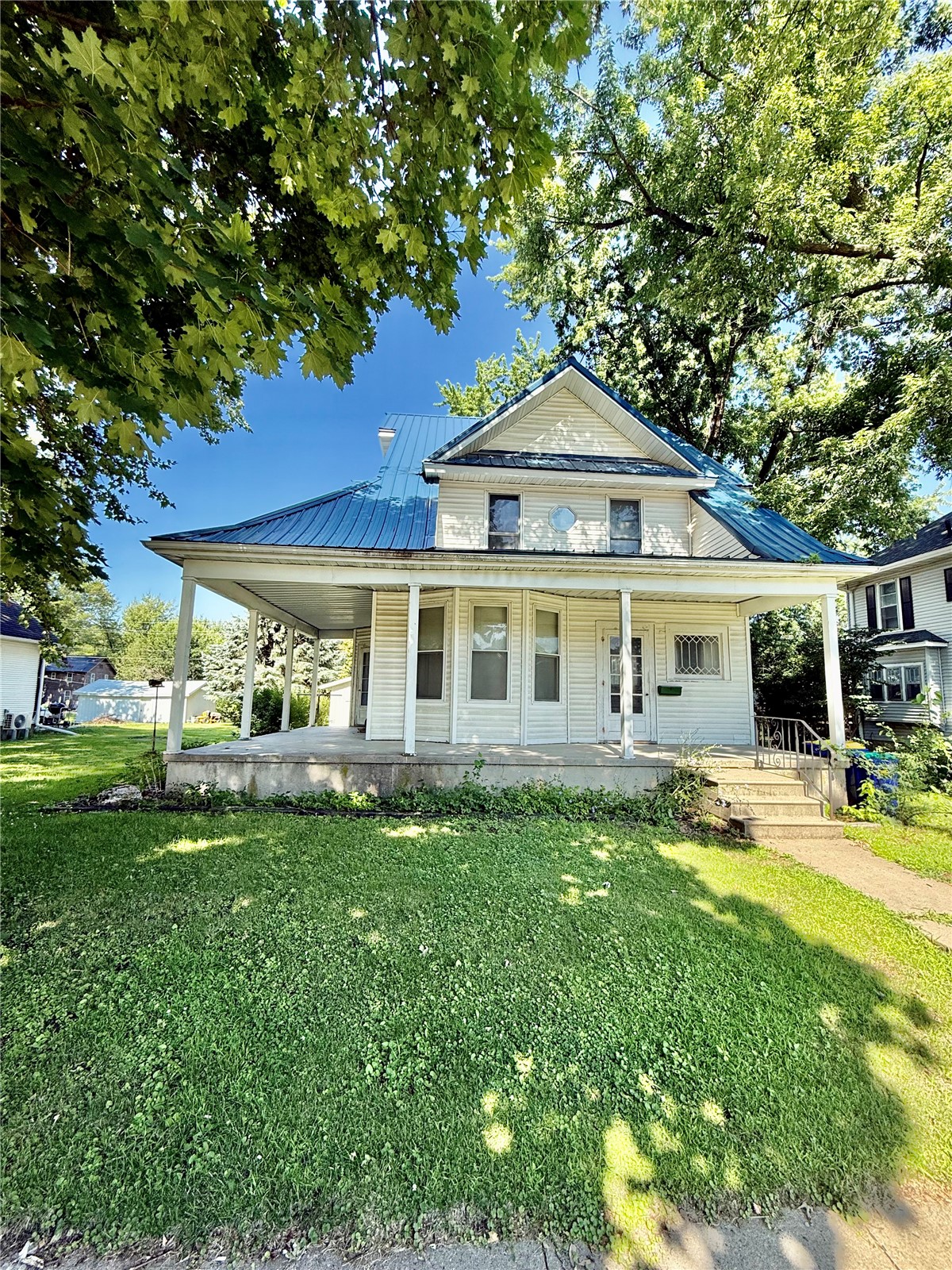 421 4th Avenue S Washington IA 52352