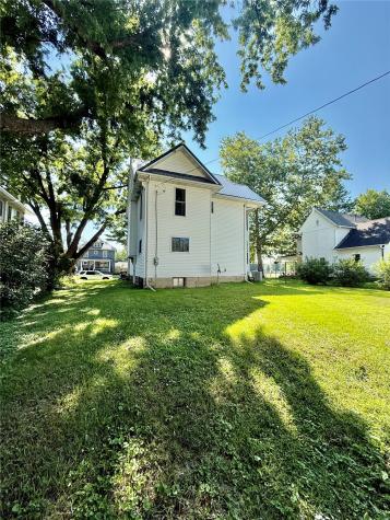 421 4th Avenue S Washington IA 52352