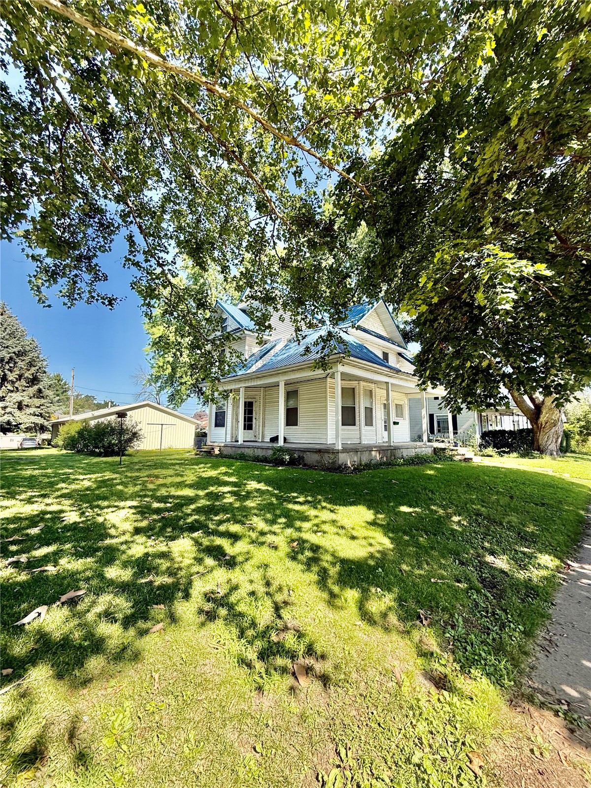 421 4th Avenue S Washington IA 52352