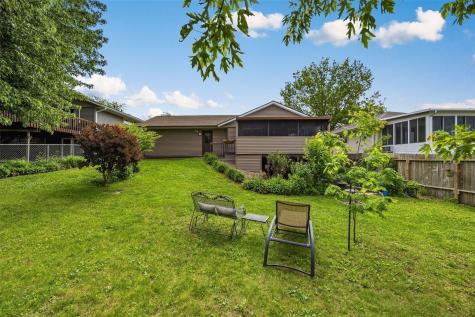 606 Olive Drive NW Cedar Rapids IA 52405