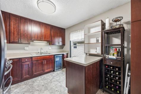 606 Olive Drive NW Cedar Rapids IA 52405