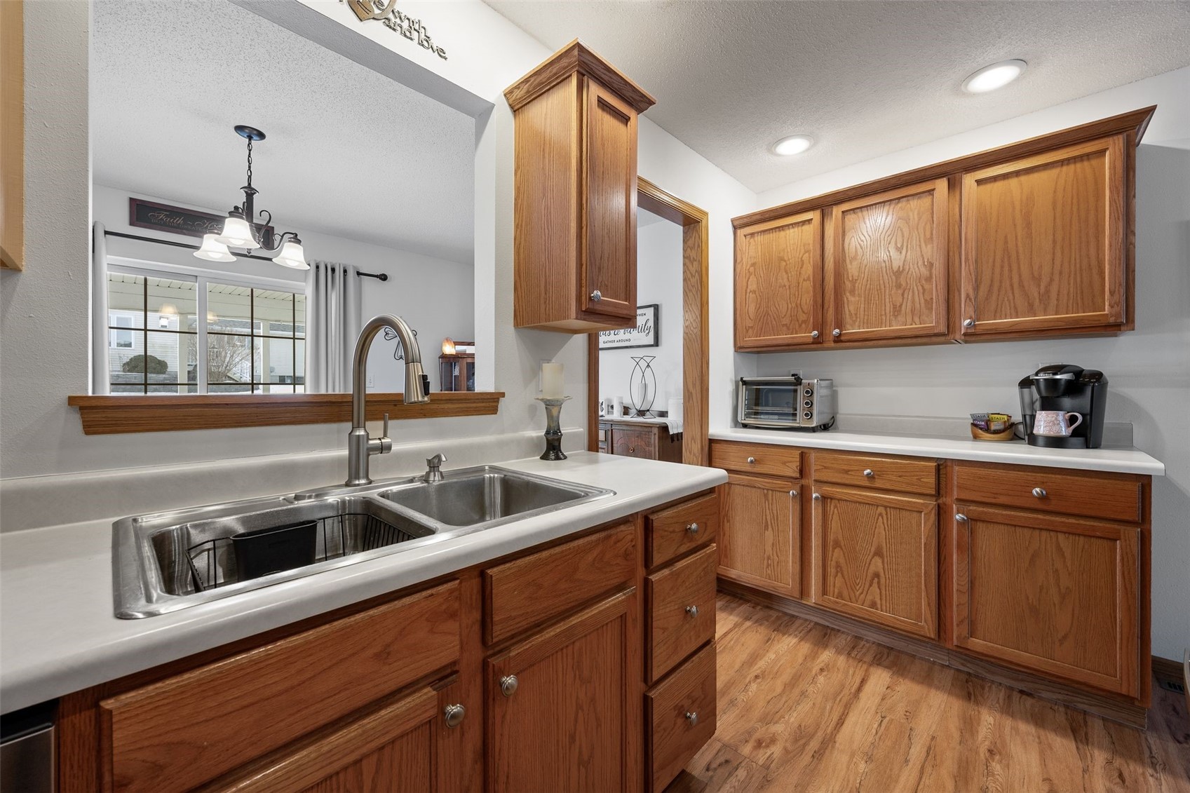 501 5th Street E Newhall IA 52315