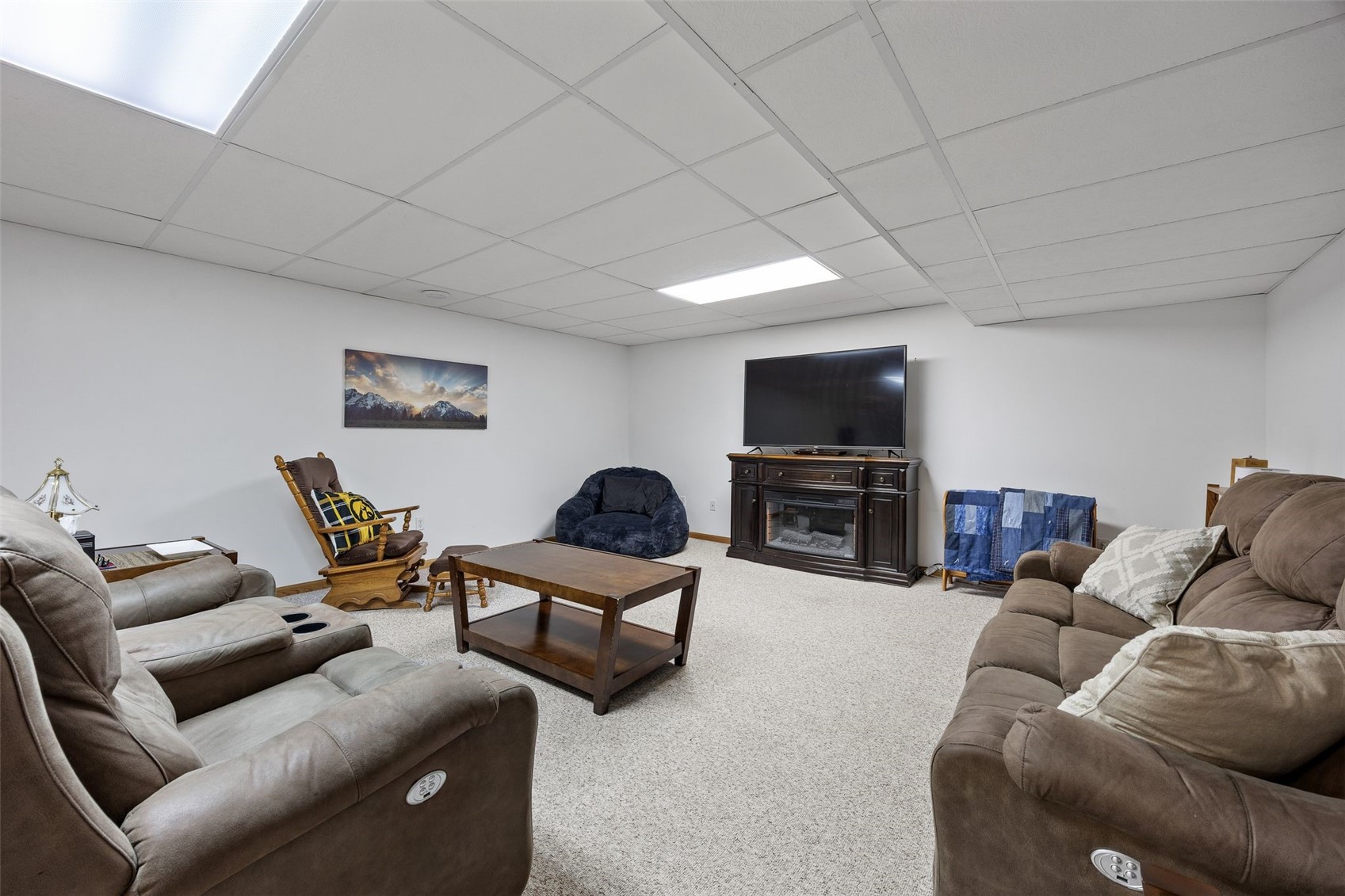 501 5th Street E Newhall IA 52315