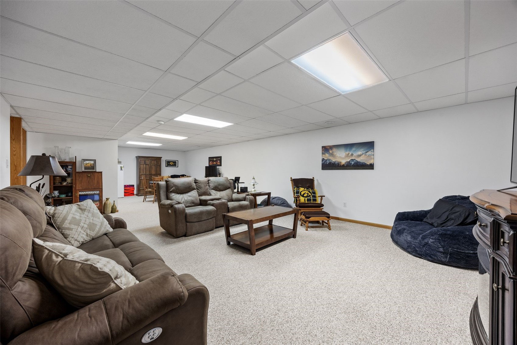 501 5th Street E Newhall IA 52315